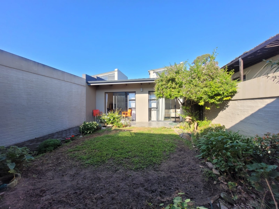 2 Bedroom Property for Sale in Crossways Farm Village Eastern Cape